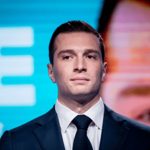 Μπαρντελά: Τελικά θαυμάζει ή απορρίπτει τον Ντόναλντ Τραμπ;