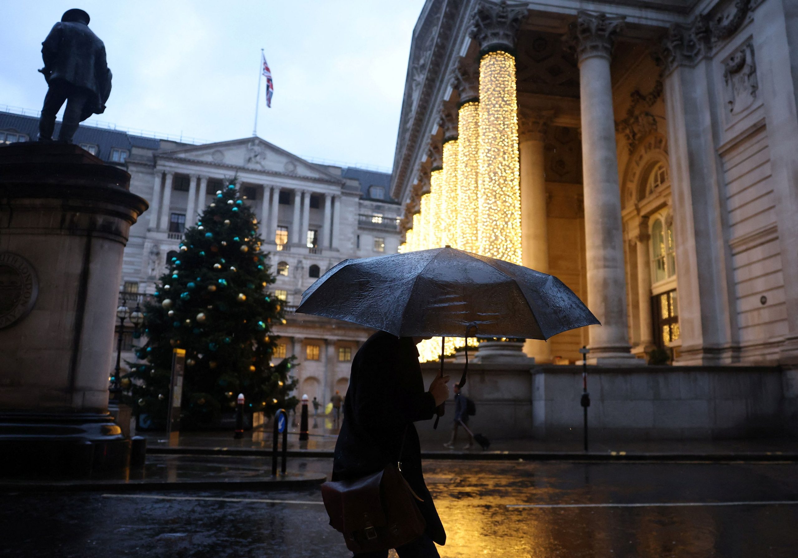 Eπιτόκια: 4 συμπεράσματα από τις αποφάσεις των κεντρικών τραπεζών της Ευρώπης για το 2025
