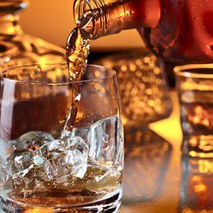 Ουίσκι: Πώς οι δασμοί Τραμπ απειλούν τη μεγαλύτερη εξαγωγή της Σκωτίας