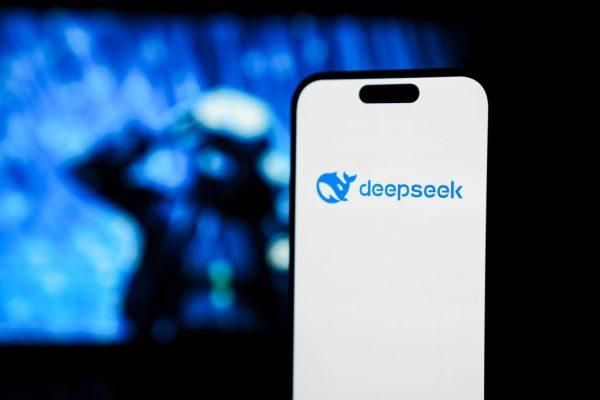 DeepSeek: Νέο μοντέλο ΑΙ σε συνεργασία με Huawei