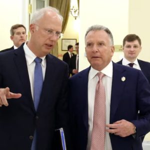 Ουκρανία: Η αδιαλλαξία του Ζελένσκι ενισχύει τη συμφιλίωση ΗΠΑ – Ρωσίας