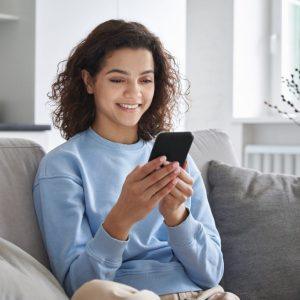 ΕΚΠΟΙΖΩ: Ανάγκη προστασίας των καταναλωτών από το «influencer marketing»