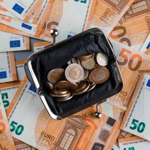 e-ΕΦΚΑ – ΔΥΠΑ: Ποιες συντάξεις και επιδόματα καταβάλλονται έως παραμονή Χριστουγέννων