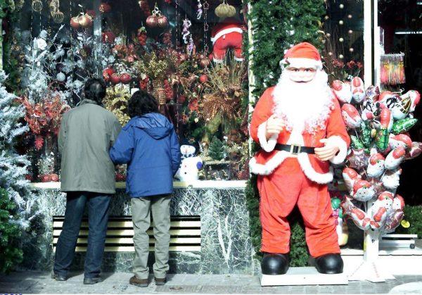 Εορταστικό ωράριο: Ποιες Κυριακές είναι ανοιχτά τα καταστήματα