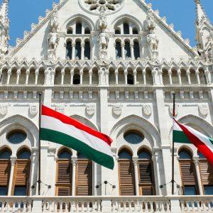 Ουγγαρία: Τέλος στο πλαφόν κέρδους για τις ξένες αλυσίδες