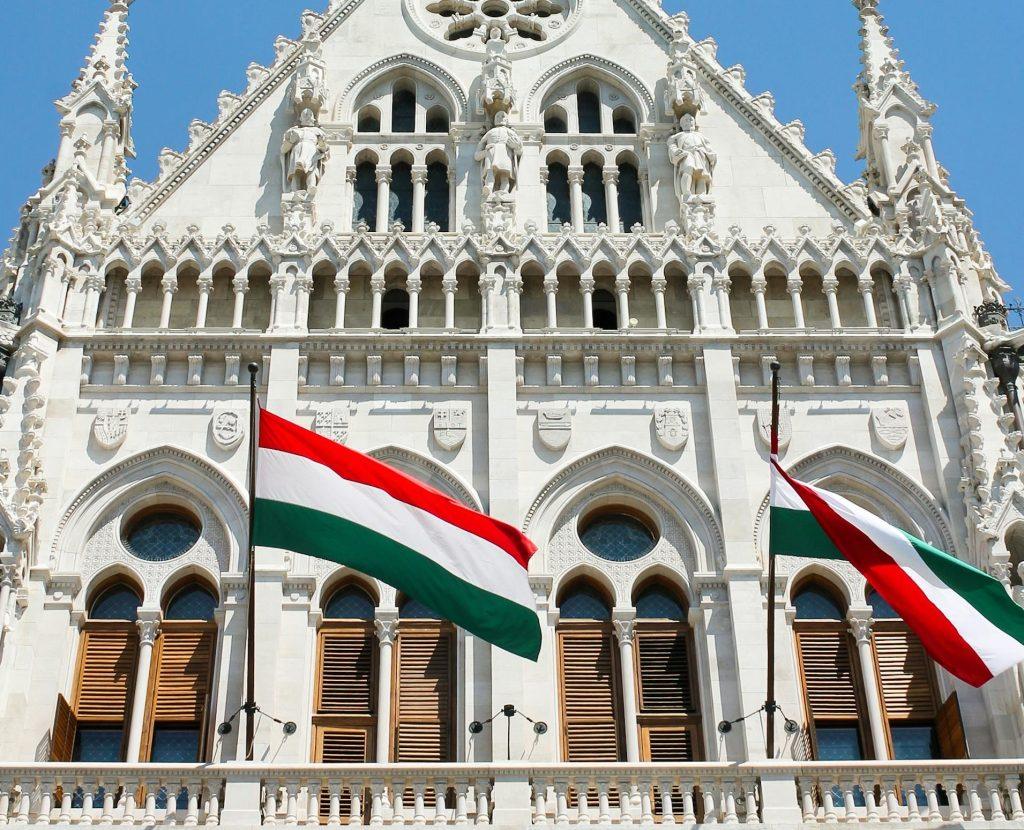 Ουγγαρία: Τέλος στο πλαφόν κέρδους για τις ξένες αλυσίδες