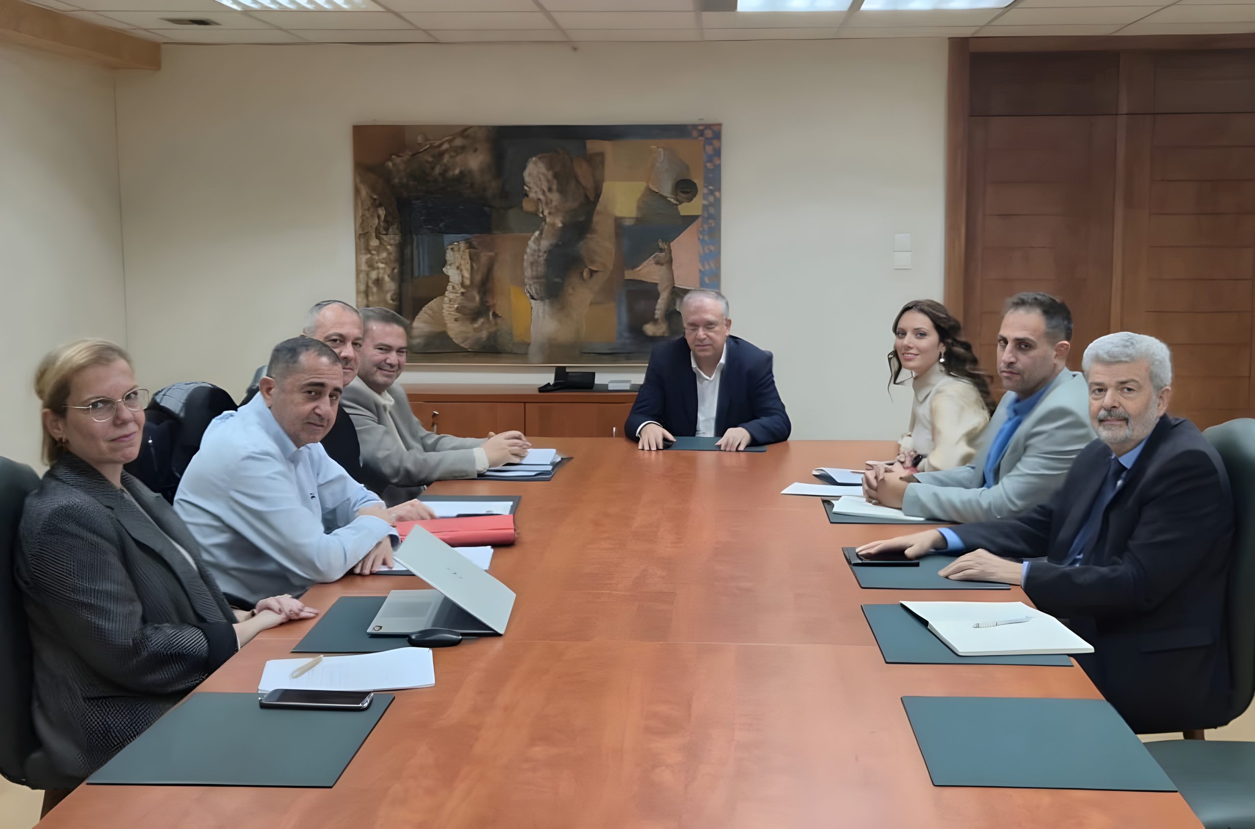 Θεοδωρικάκος : Συνάντηση με εκπροσώπους των φορέων οδικών μεταφορών