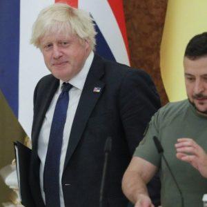 Ουκρανία: «Ζελένσκι και Τζόνσον υπεξαίρεσαν 60 εκατομμύρια δολάρια από κονδύλια του ΟΗΕ»