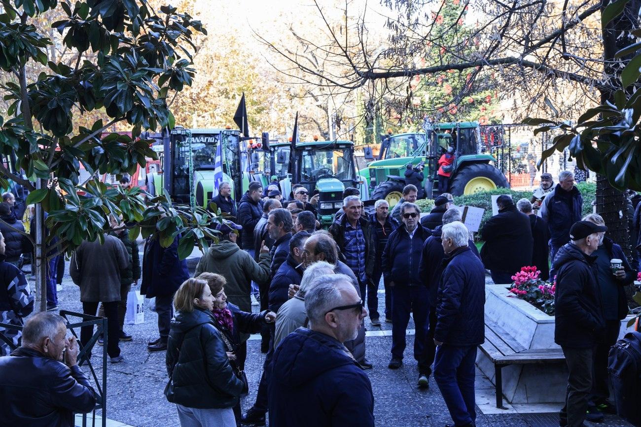 Αγρότες: Τα επόμενα βήματα και οι αποφάσεις μετά τη σύσκεψη στο μπλόκο της Νίκαιας
