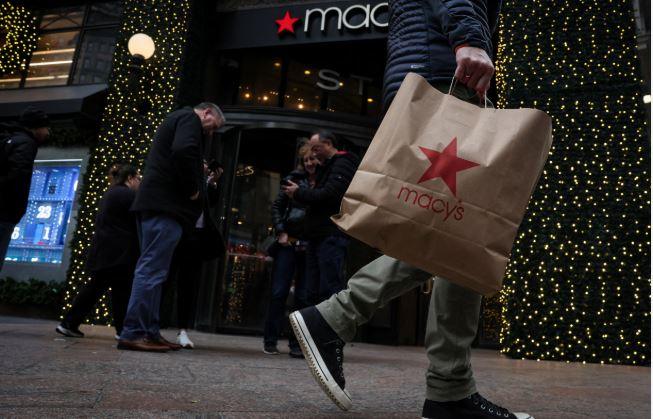 Macy’s: Ανεβάζει για δεύτερη φορά τον στόχο για φέτος – Επιφύλαξη για τις πωλήσεις των γιορτών