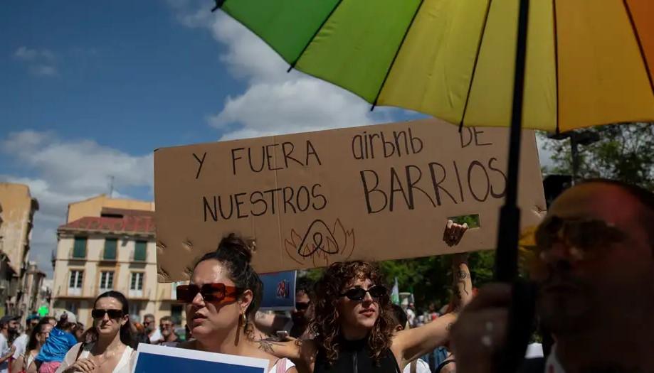 Ισπανία: Οι διαφορετικές προσεγγίσεις της στεγαστικής κρίσης από Βαρκελώνη και Μαδρίτη