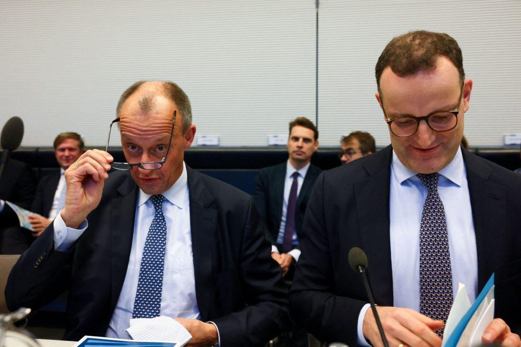 Μερτς: Αμφισβήτηση εκ των έσω στη συνταξιοδοτική μεταρρύθμιση που προωθεί