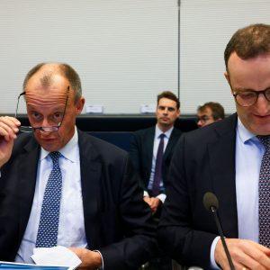 Μερτς: Αμφισβήτηση εκ των έσω στη συνταξιοδοτική μεταρρύθμιση που προωθεί