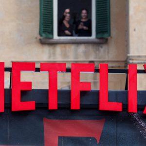 Netflix: Σε διαπραγματεύσεις για την εξαγορά των στούντιο Warner Bros Discover