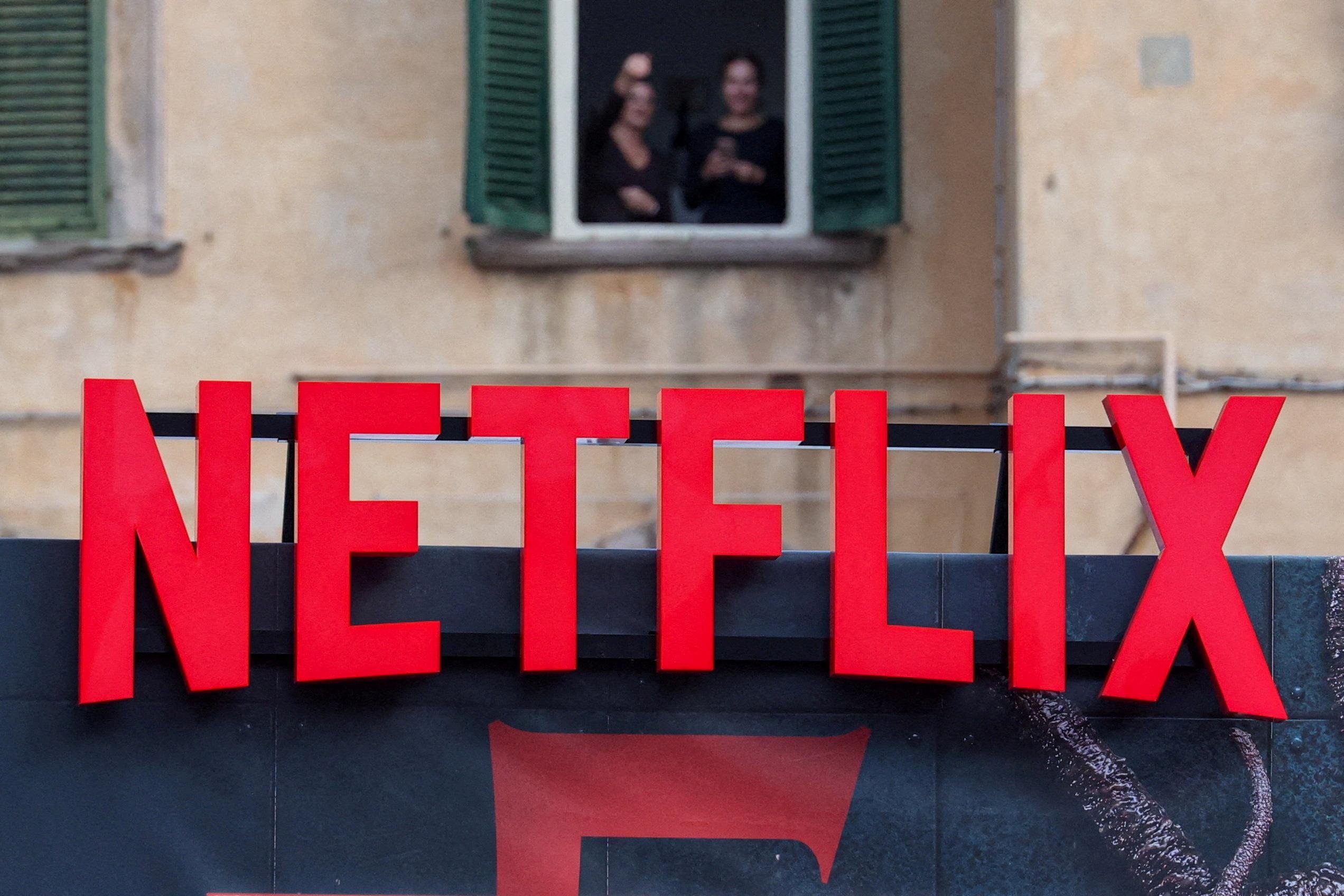 Netflix: Σε διαπραγματεύσεις για την εξαγορά των στούντιο Warner Bros Discover