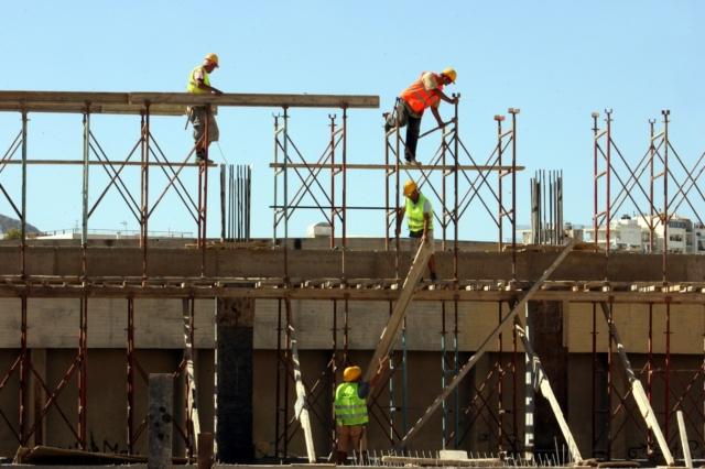 Χριστούγεννα: Καταβολή Αδειοδωροσήμου σε εργατοτεχνίτες οικοδόμους