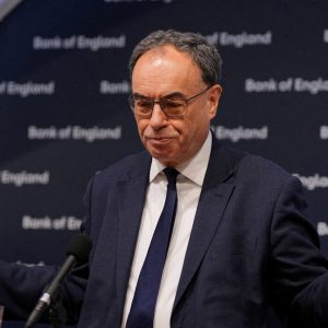 Τράπεζα της Αγγλίας: Αυλαία με μείωση των επιτοκίων