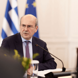 Χατζηδάκης: Σήμερα καταβάλλονται επιπλέον 490 εκατ. στους αγρότες