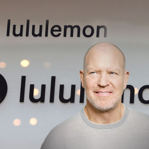 Lululemon: Αντίστροφη μέτρηση για νέο CEO – Τι ψάχνει ο ιδρυτής Chip Wilson
