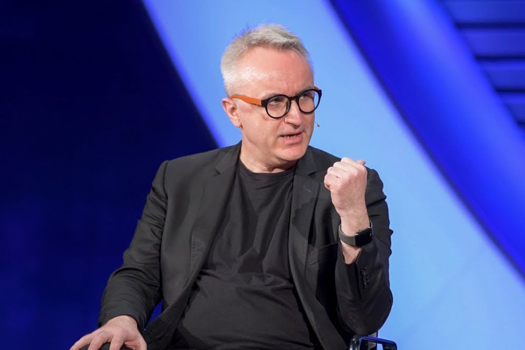 Coty: Το έμπειρο στέλεχος της P&G που αναλαμβάνει προσωρινά την ηγεσία της