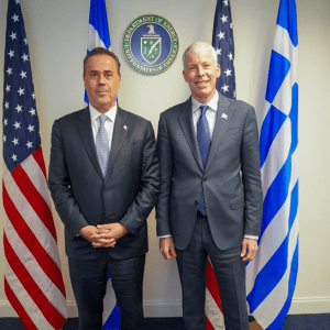 Σταύρος Παπασταύρου: Τετ α τετ με Κρις Ράιτ για Κάθετο Διάδρομο και συμμαχία «3+1»