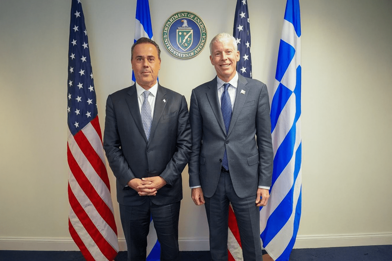 Σταύρος Παπασταύρου: Τετ α τετ με Κρις Ράιτ για Κάθετο Διάδρομο και συμμαχία «3+1»