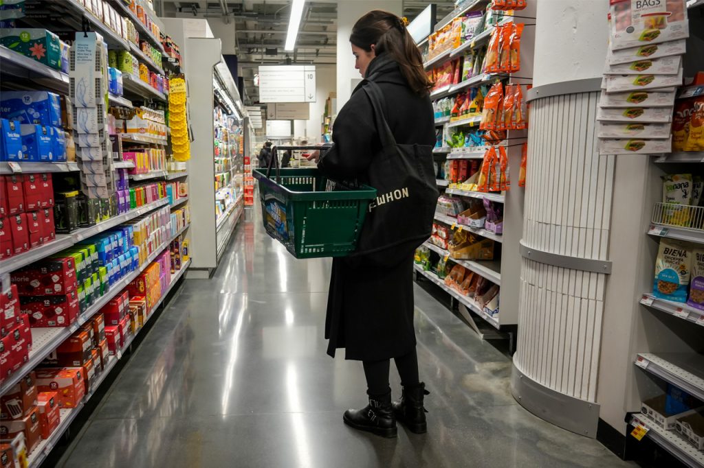 Πληθωρισμός: Χαμηλότερη άνοδος τιμών τον Νοέμβριο, αλλά οι πιέσεις στα αμερικανικά νοικοκυριά παραμένουν