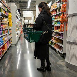 Πληθωρισμός: Χαμηλότερη άνοδος τιμών τον Νοέμβριο, αλλά οι πιέσεις στα αμερικανικά νοικοκυριά παραμένουν