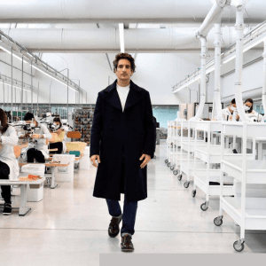 Prada – Versace: Πίσω από το mega deal που αλλάζει την μόδα