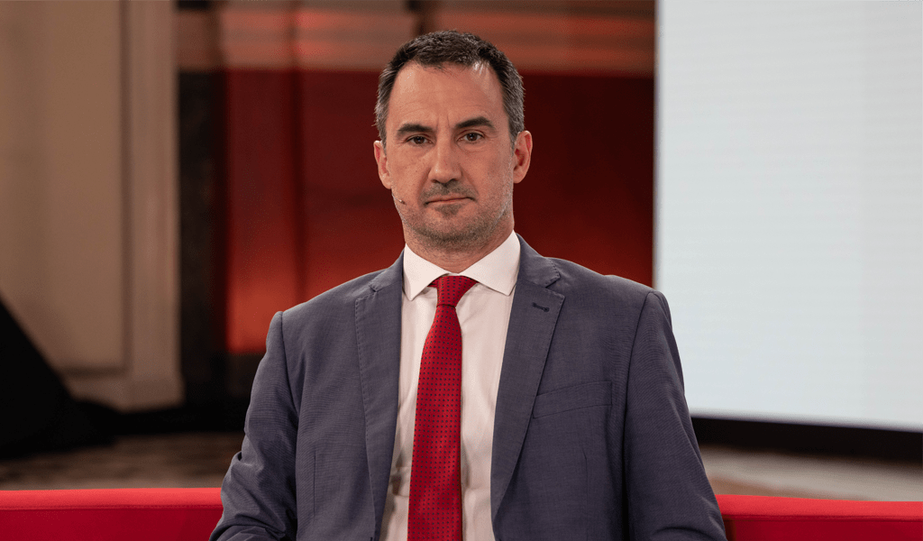 Αλέξης Χαρίτσης: Αρνούμαστε να συνηθίσουμε στη βία – Το 2026 πρέπει να είναι χρόνος ειρήνης και διεκδίκησης