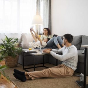 Καταναλωτές: Η επιστροφή στο σπίτι και το στοίχημα της εξυπηρέτησης