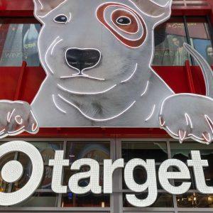 Target: Οι «χαμηλές πτήσεις» φέρνουν γκρίνια στους επενδυτές