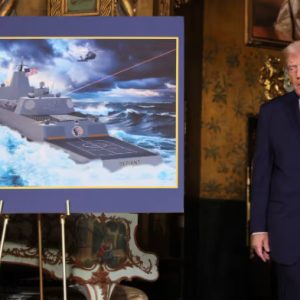 Ο Τραμπ παρουσίασε τα σχέδια για τα πιο ισχυρά πλοία που κατασκευάστηκαν ποτέ στις ΗΠΑ