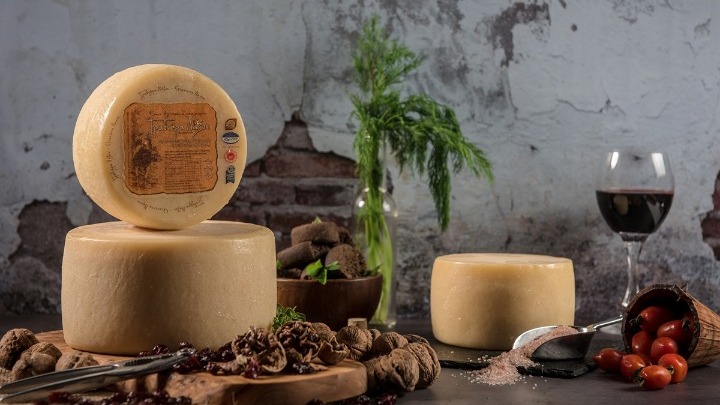 Taste Atlas: Στην κορυφή του κόσμου η Γραβιέρα Νάξου ΠΟΠ