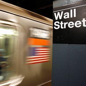 Wall Street: Παραμερίζει την τεχνολογία και επιστρέφει στην παλιά σχολή για την ανάπτυξη το 2026