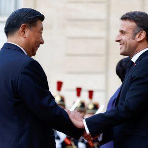 Μακρόν: Επίθεση φιλίας στον Σι Τζινπίνγκ