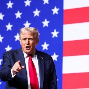 Τραμπ: Δασμοί, ICE και οικονομία βαραίνουν τις μετρήσεις