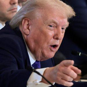 Αμερικανοί CEOs: Φόβος, σιωπή και μισόλογα – Πώς αντιμετωπίζουν τον Τραμπ;