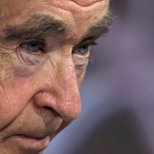 LVMH: Ο Bernard Arnault (δεν) φεύγει και οι επενδυτές ζητούν σχέδιο διαδοχής