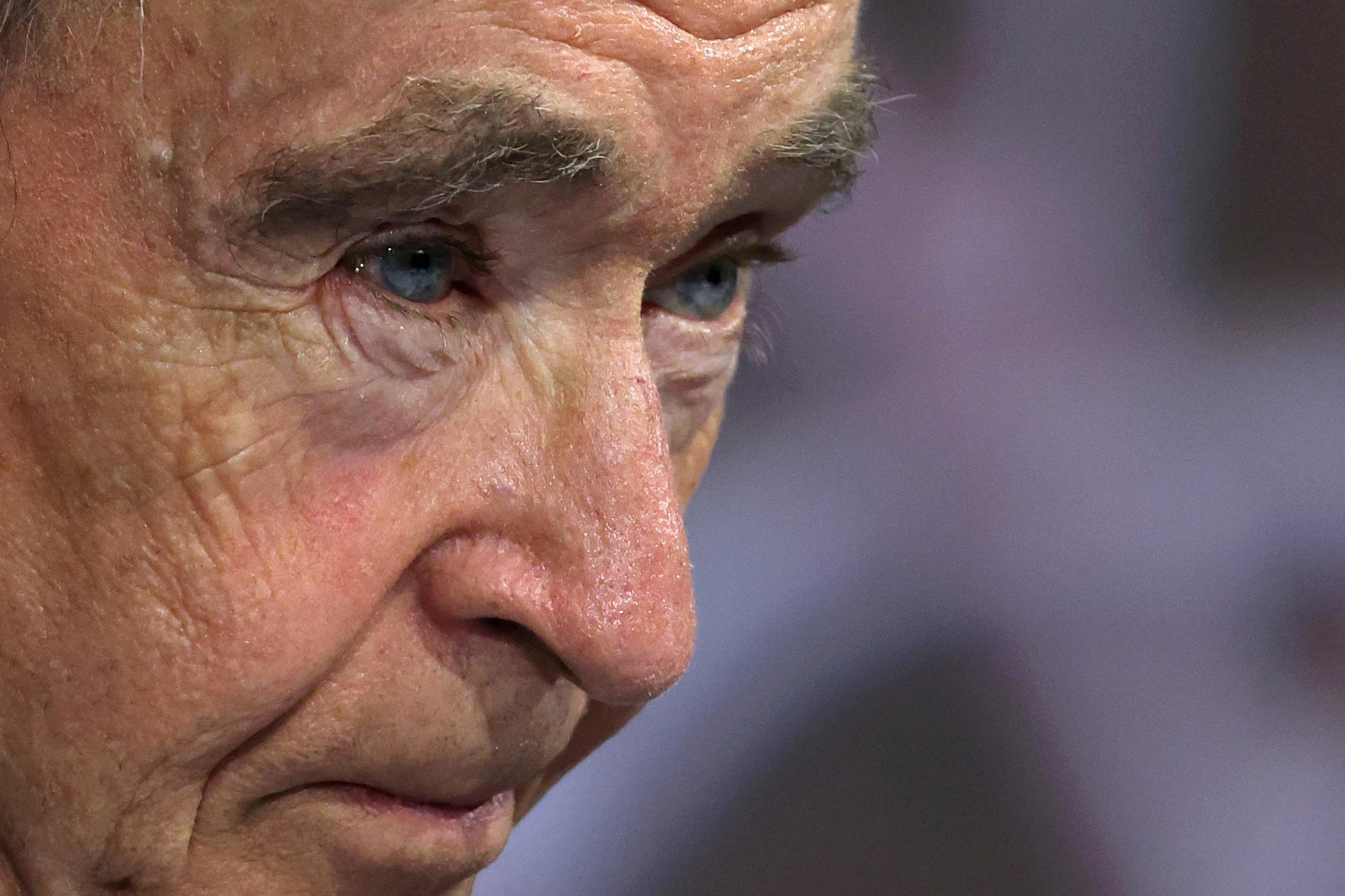 LVMH: Ο Bernard Arnault (δεν) φεύγει και οι επενδυτές ζητούν σχέδιο διαδοχής