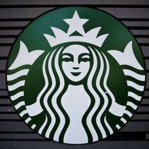 Starbucks: Περισσότεροι πελάτες, νέα καταστήματα και αύξηση πωλήσεων