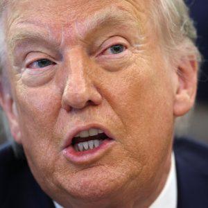 Τραμπ: Αρμάδα μεγαλύτερη από της Βενεζουέλας κατευθύνεται στο Ιράν