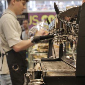 Coffee Island, Γρηγόρης, Coffee Berry, Mikel: Στέλνουν τον freddo στο εξωτερικό