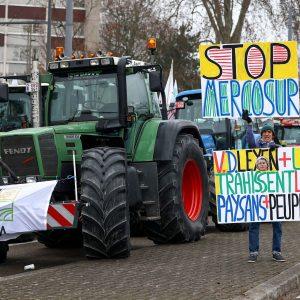 Mercosur: Διαδήλωση αγροτών έξω από το Ευρωπαϊκό Κοινοβούλιο