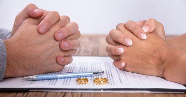 Φορολογικές δηλώσεις: Ποια ζευγάρια «χωρίζει» η εφορία