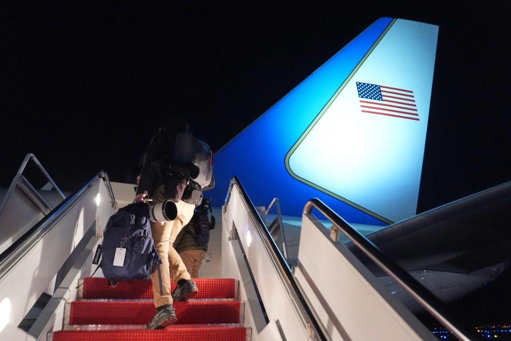 Αναχώρησε ξανά για Νταβός ο Τραμπ