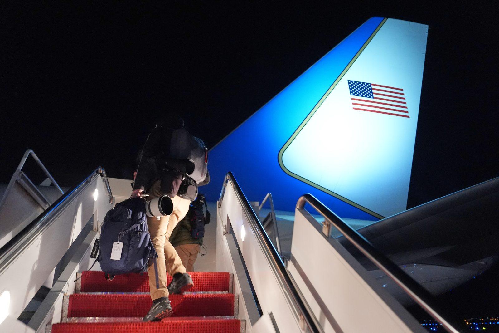 Αναχώρησε ξανά για Νταβός ο Τραμπ