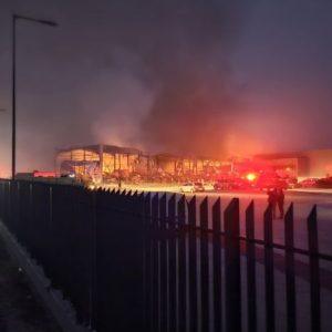 Τρίκαλα: Αγωνία για τις 5 αγνοούμενες στο φλεγόμενο εργοστάσιο Βιολάντα