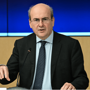 Χατζηδάκης: Προεκλογικές υποσχέσεις με φόντο τη ΔΕΘ