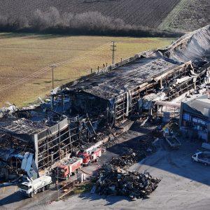 Βιολάντα: Διέκοψαν την έρευνα στο εργοστάσιο υπό τον φόβο νέας έκρηξης